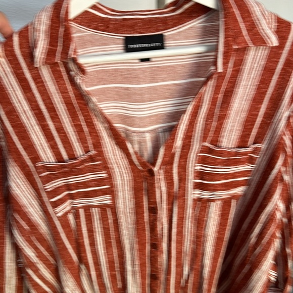 Fortune + Ivy 3/4 length sleeve rust and white strip button down - Picture 2 of 9